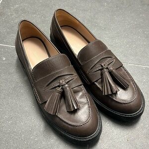 Stuart Weitzman Brown Tasseled Loafer Size 7
